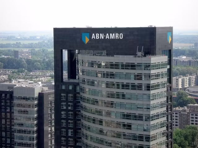 ABN AMRO tower, window and façade maintenance by J. Versseput